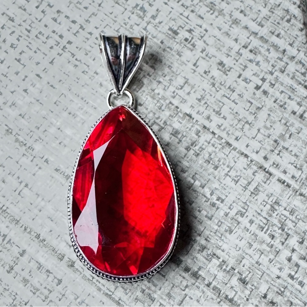 Sold🛍️Artisan Red Glass Crystal with Silver Tone Ornate Metal - Picture 9 of 11